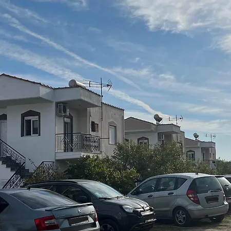 Ξενοδοχείο με διαμερίσματα Deres *