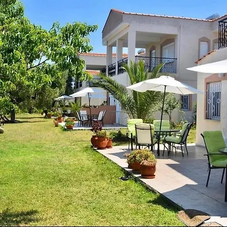 Aparthotel Deres Hanioti
